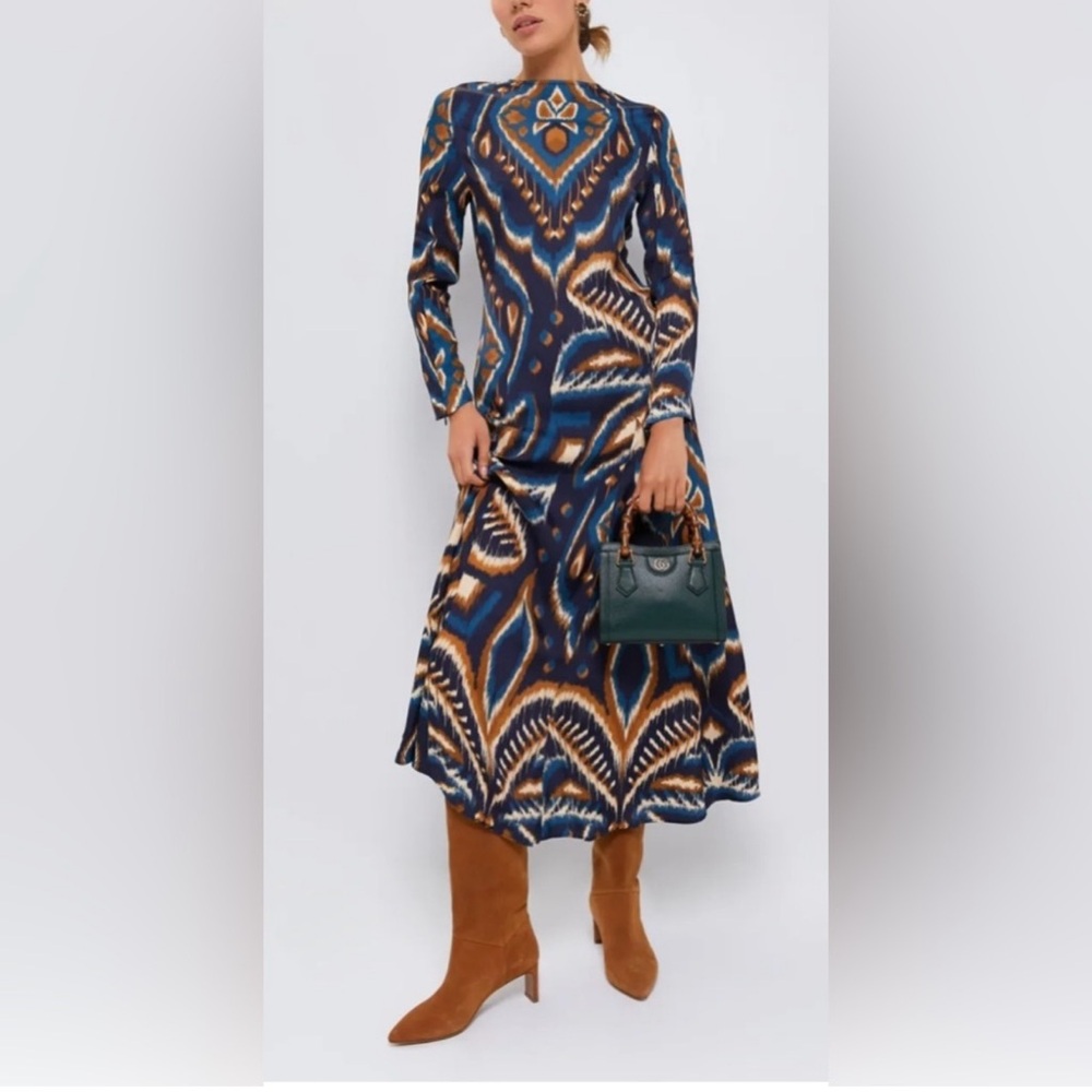 NWT Farm Rio long sleeve midi dress. Size M
Still in bag